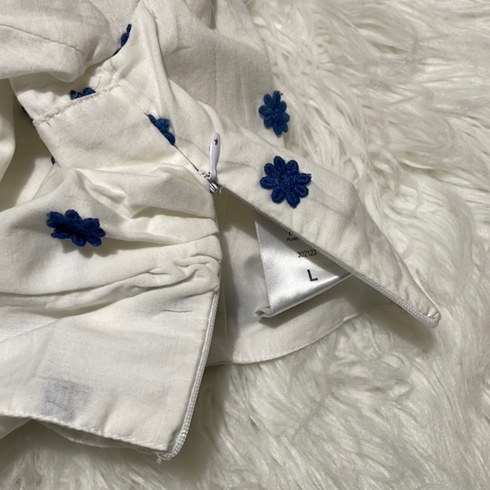 FARM Rio White and Blue Puff Sleeve Crop Top - Picture 6 of 9